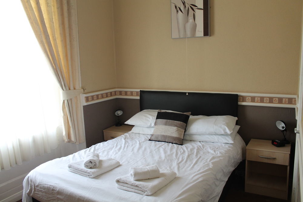 Heathcliff House B&B Exclusively For Adults Free Large Carpark Torquay Εξωτερικό φωτογραφία