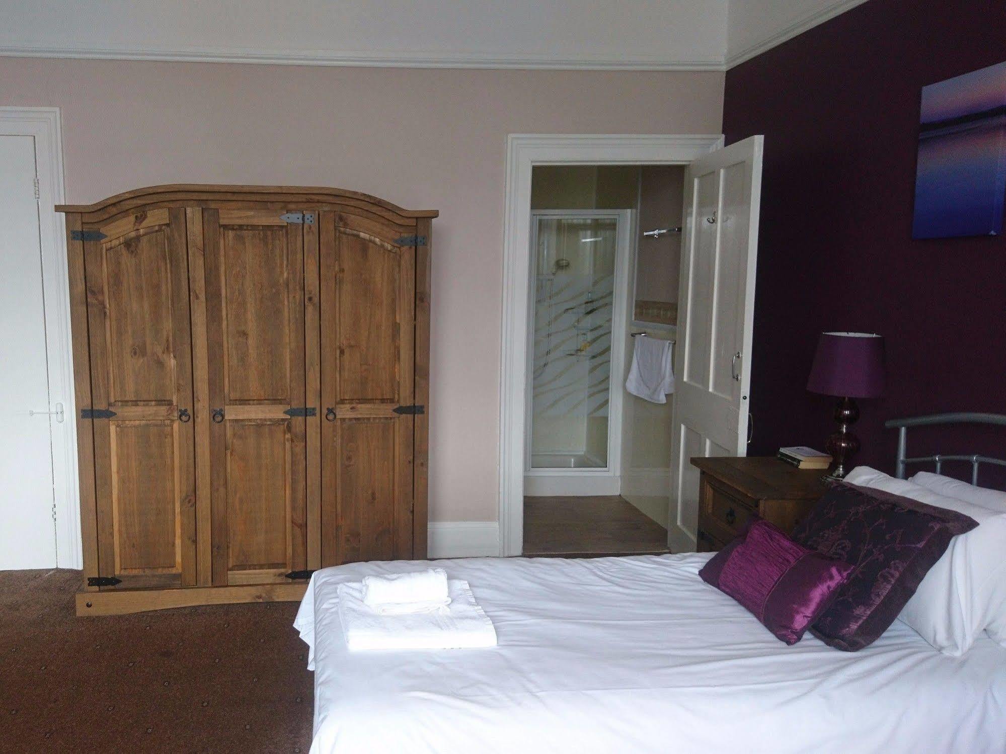 Heathcliff House B&B Exclusively For Adults Free Large Carpark Torquay Εξωτερικό φωτογραφία